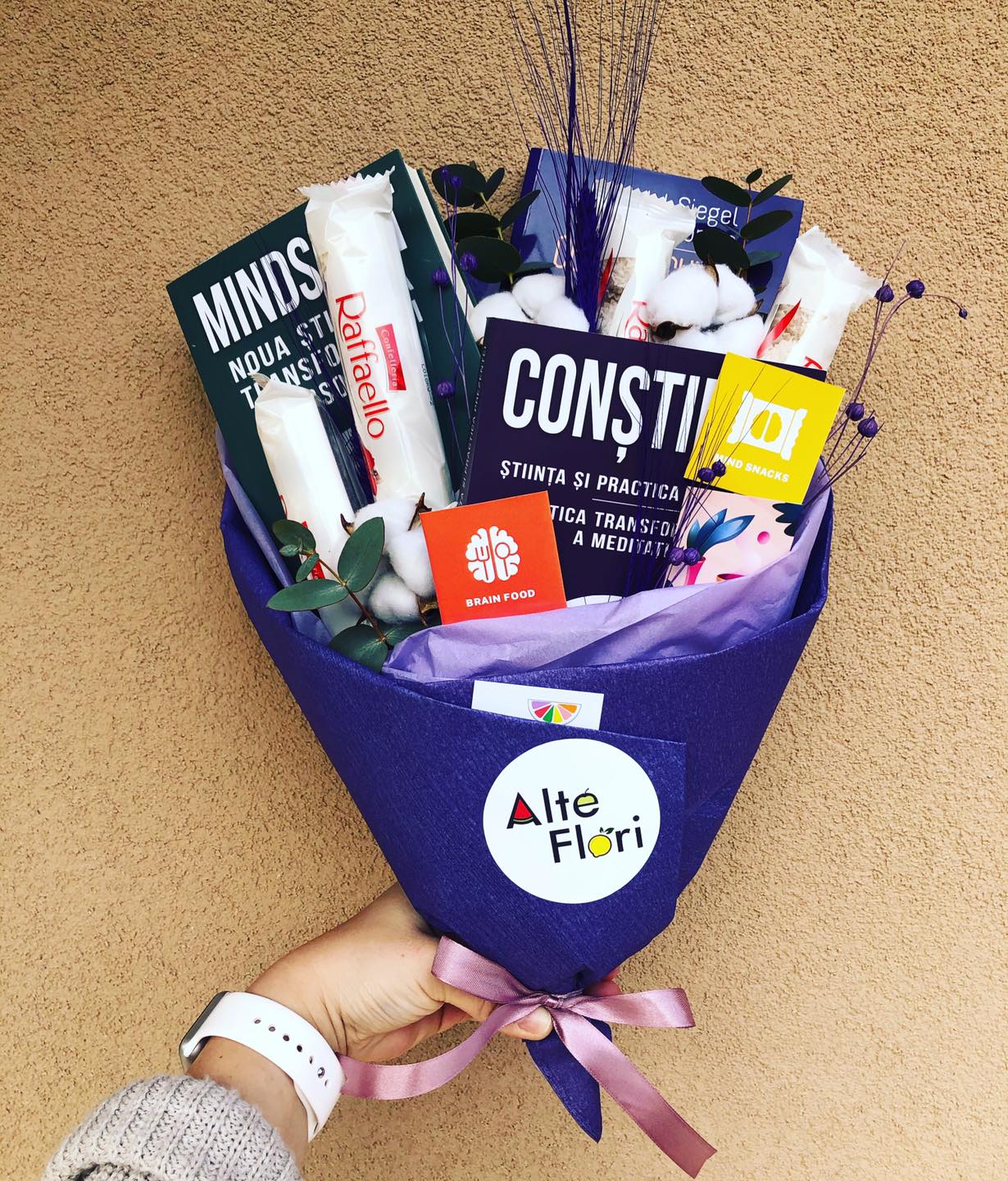 buchet cu carti alte flori